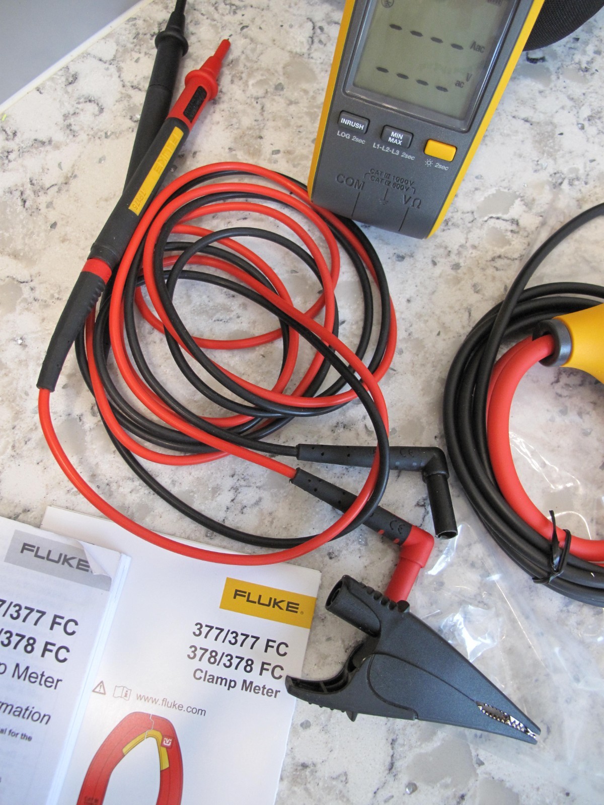 Fluke 377 FC true rms digital handheld clamp meter w/ iflex i2500-18 + bag+leads