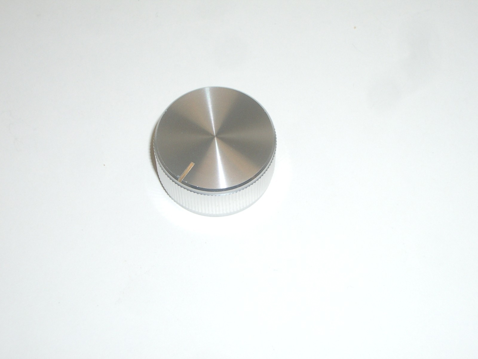 CED P-K312 ALUMINUM KNURLED 1-1/4″ ROUND RADIO DIAL KNOB SILVER 1/4″ SHAFT 1PC