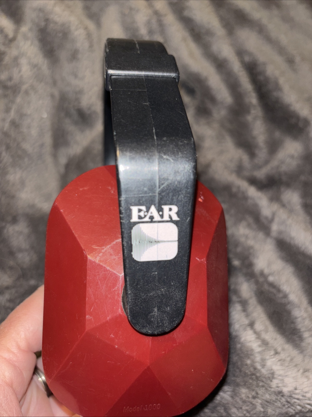 3M 330-3001 Earmuffs Model 1000 Over The Head Black / Maroon 20.0 Decibel