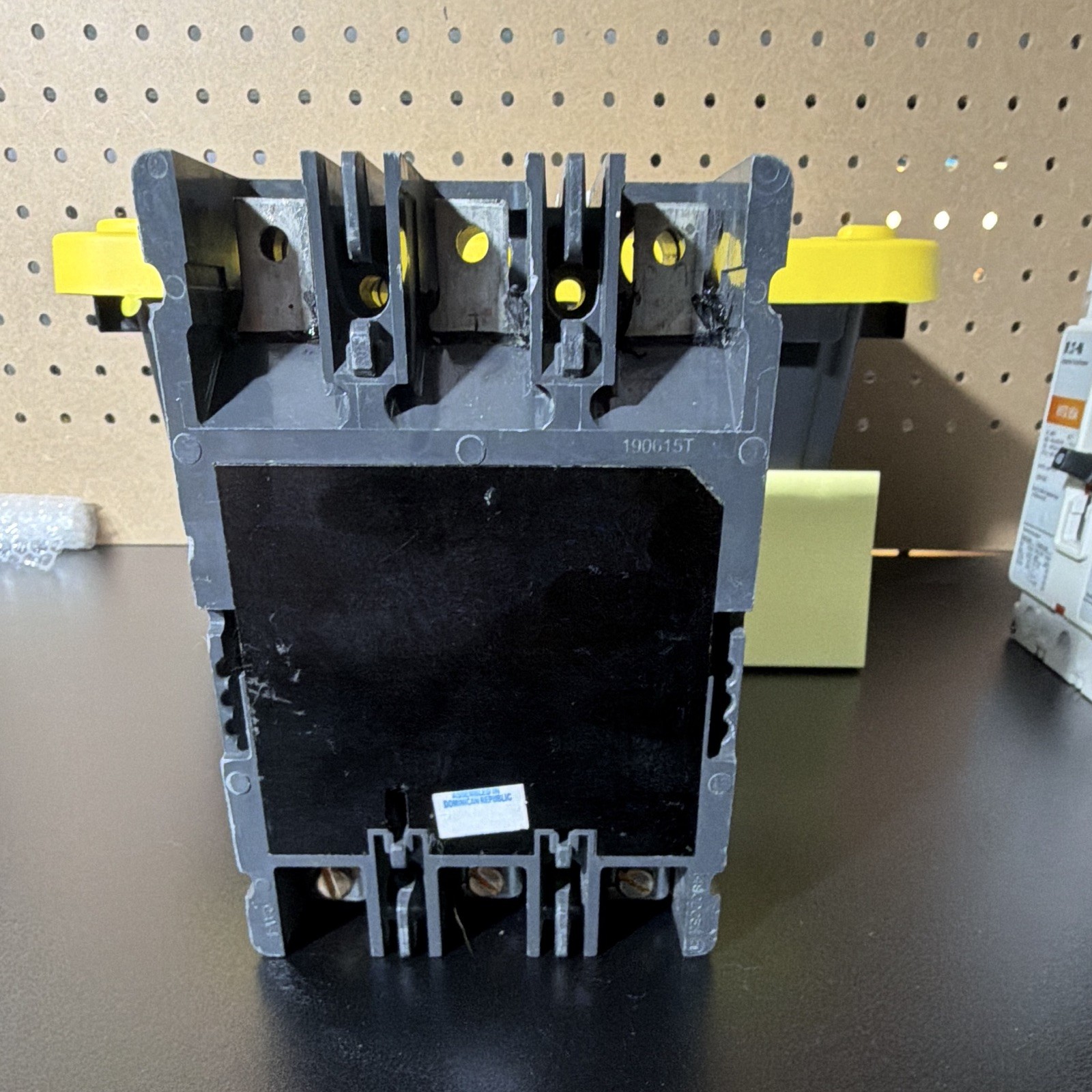 Eaton HFD 65k HFD3040BEP10 Molded Case Circuit Breaker, 3-Pole, 40A, 600V (NNB)