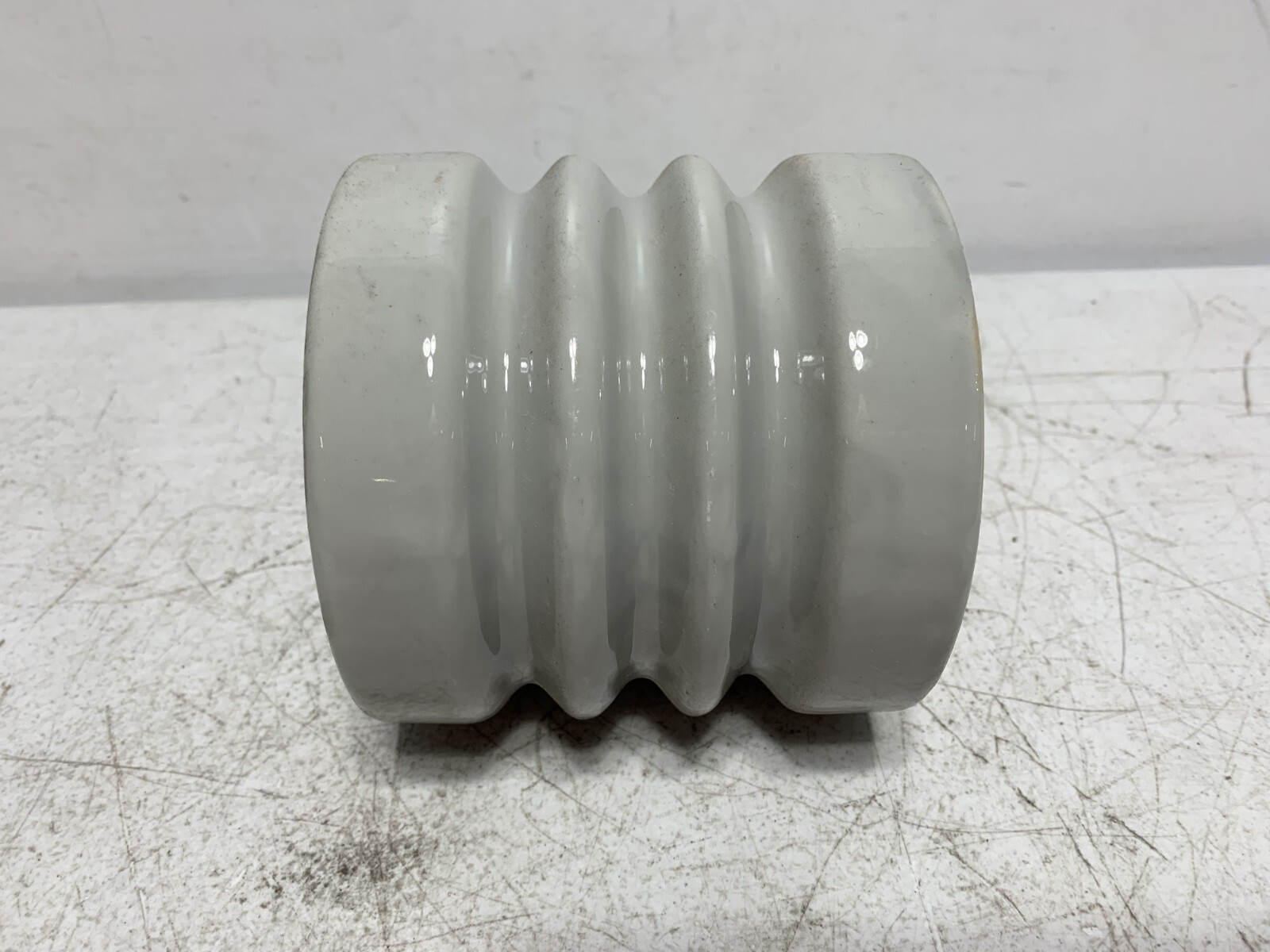 Meister International A20-2 Porcelain Bus Insulator 7.5kV 4.25″ Dia. x 4.5″ Tall