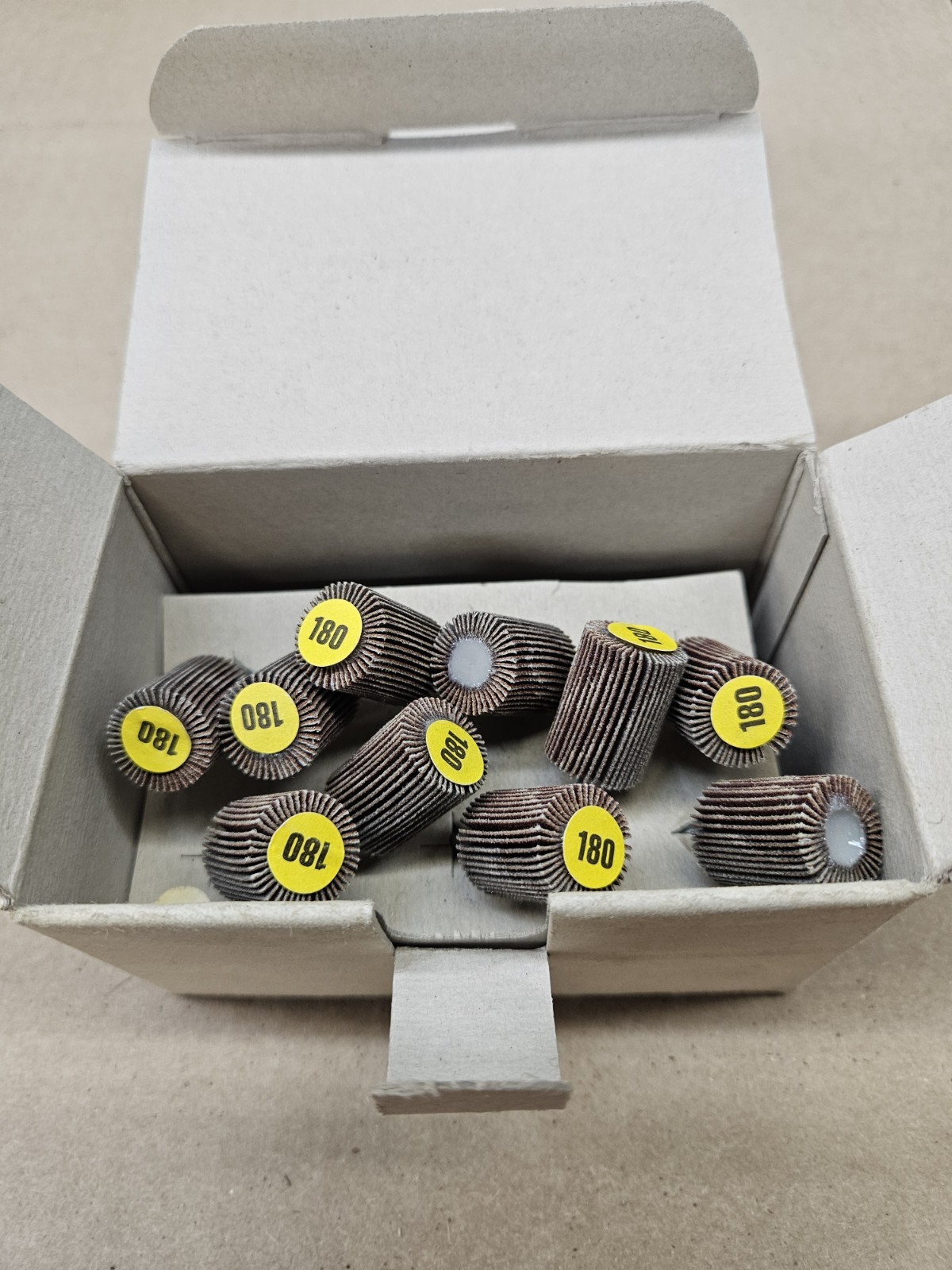 5/8″ x 3/4″ 180 Grit Flap Wheels 1/8″ Shank, 25,000 RPM – Lot of 10