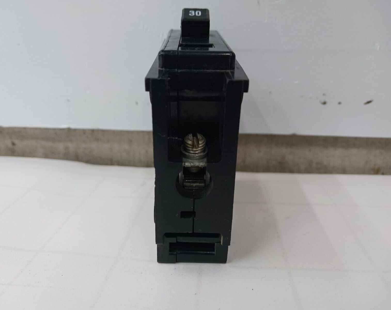 CUTLER HAMMER 30 AMP CIRCUIT BREAKER 1 POLE 120/240 VAC BA130