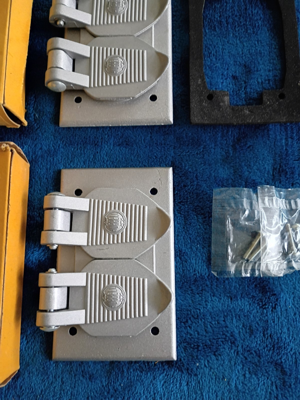 Vintage Lot of 2 HUBBELL 5206 Double Flap Weatherproof Lift Cover Plates Metal