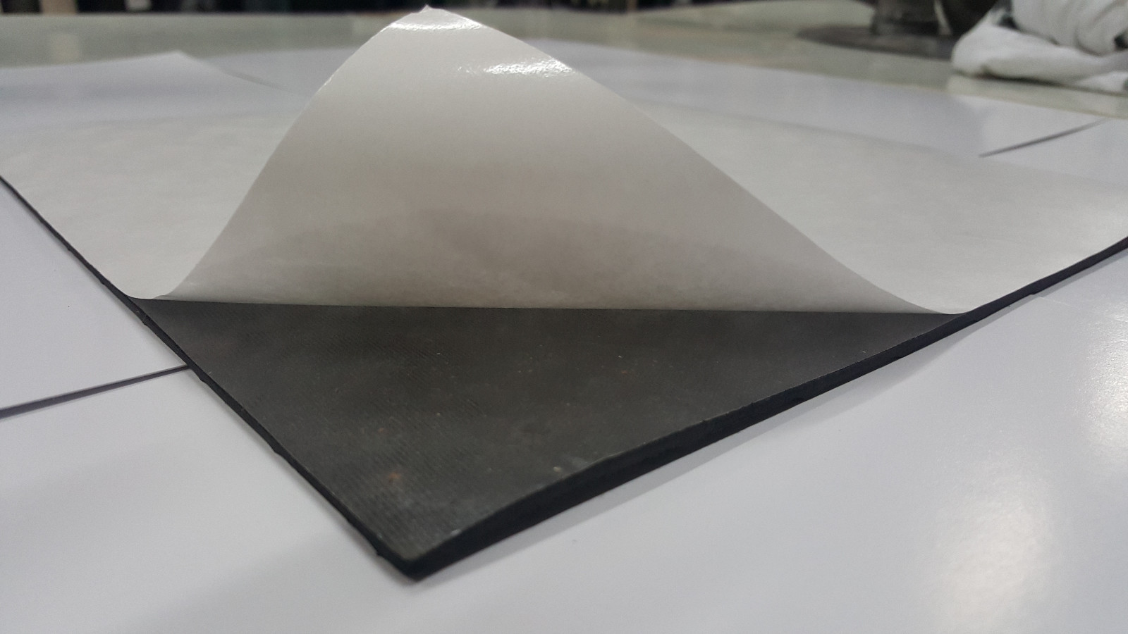 DIAMOND Self-Adhesive Rubber Safety Mat 12 in. x 12 in.