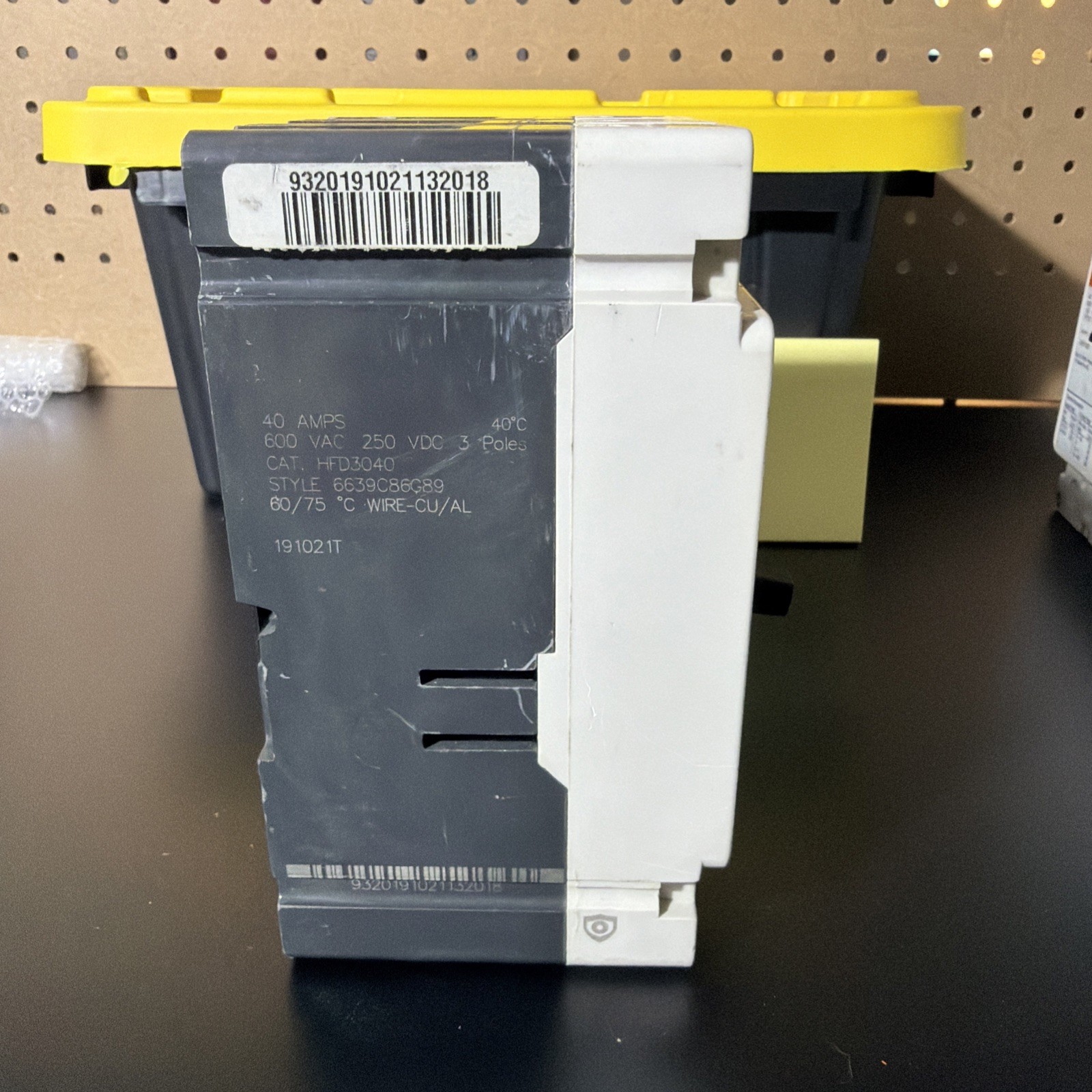 Eaton HFD 65k HFD3040BEP10 Molded Case Circuit Breaker, 3-Pole, 40A, 600V (NNB)