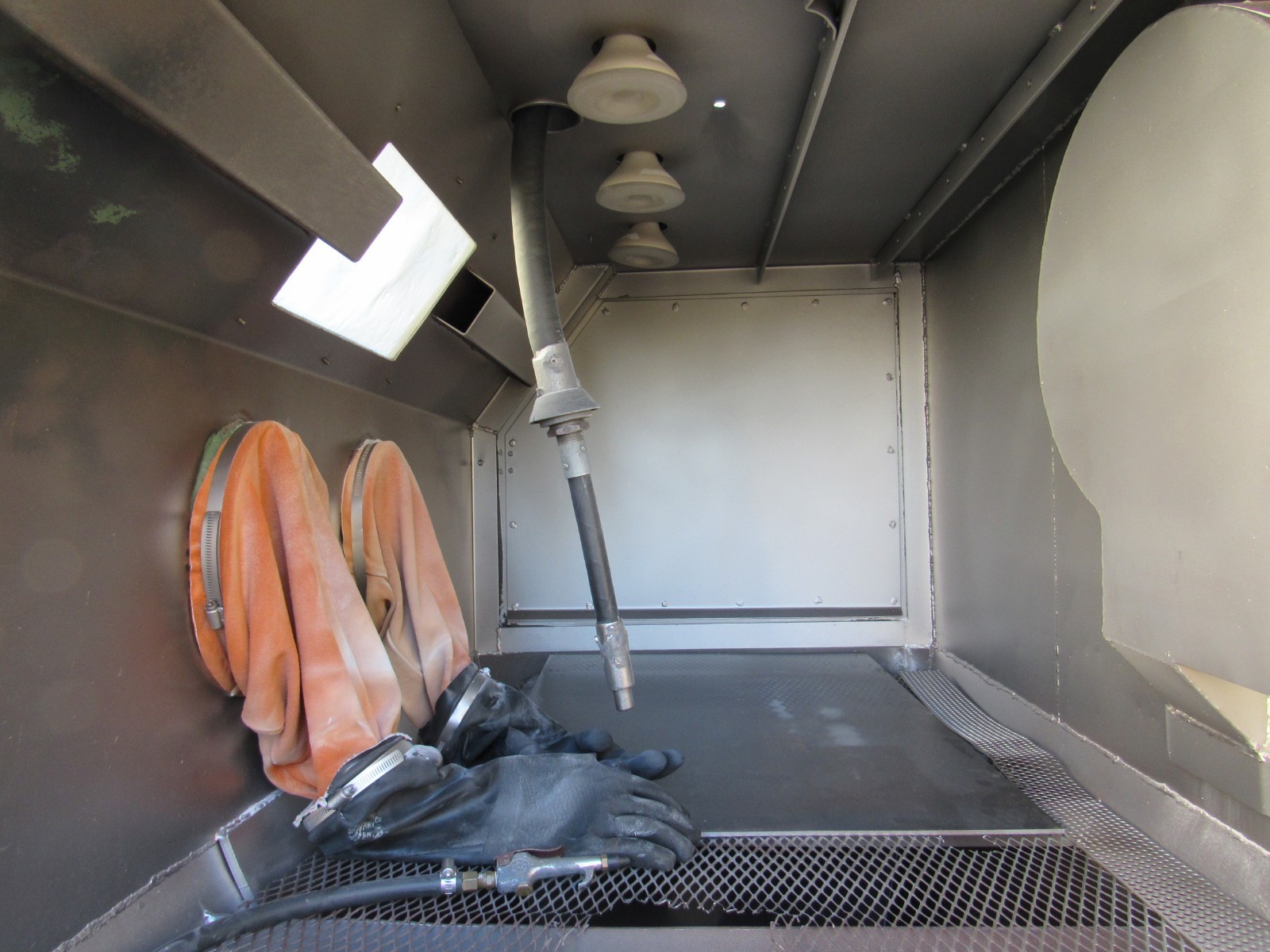 Kelco CH60C 60 x 36 x 30 pressure pot blast cabinet abrasive sand glass bead
