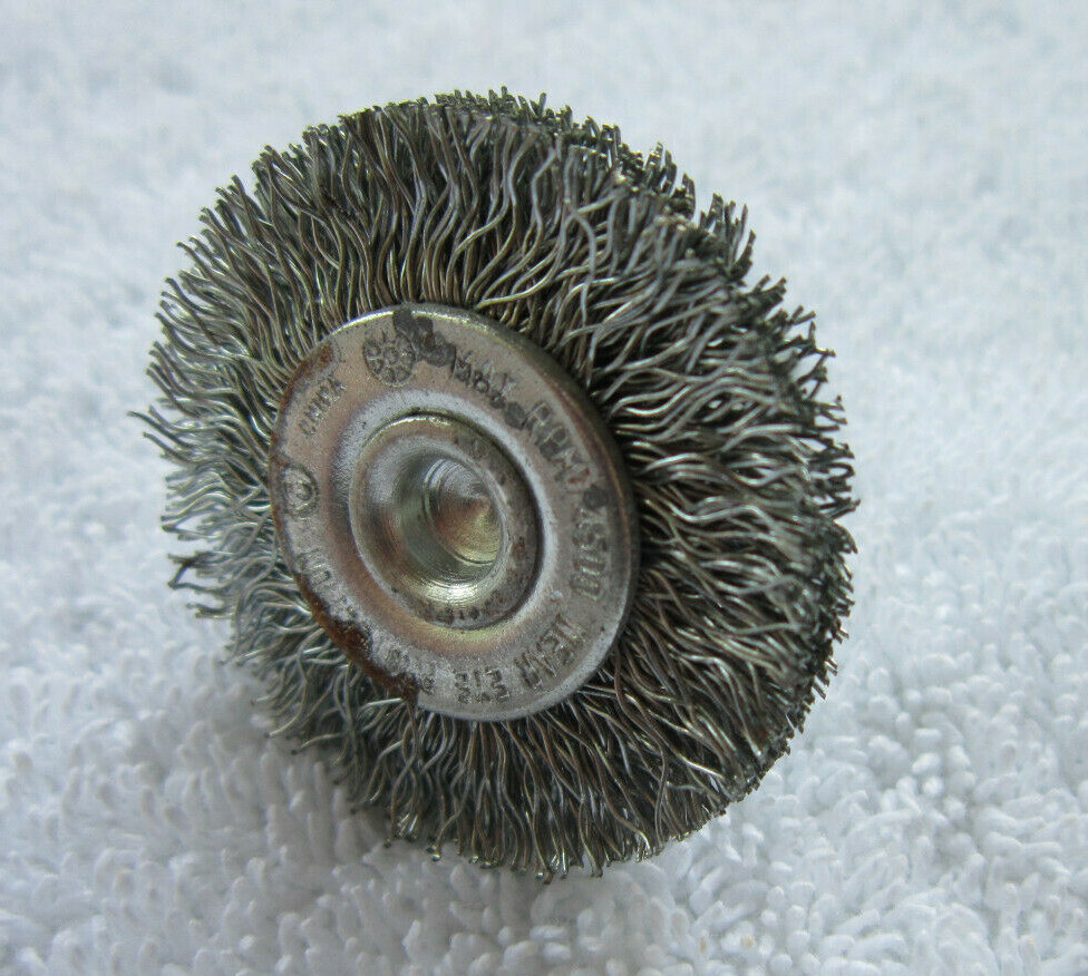 Marquette – Coarse Wire Wheel Brush [1.5″ Diameter – 1/4″ Shank] (Model M57104)