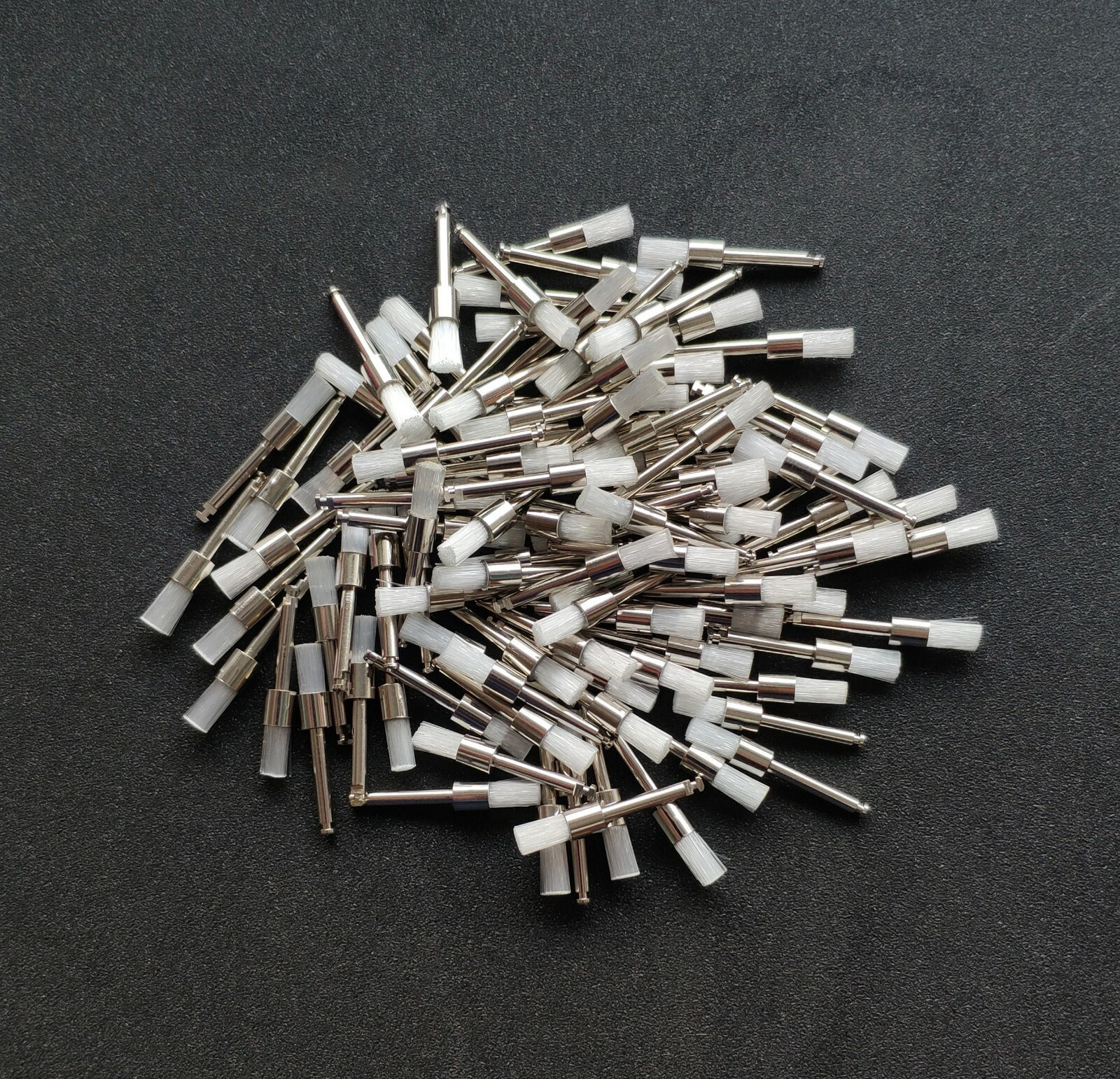 100 Pcs Dental White Nylon Polishing Flat Latch Polisher Prophy Brush Disposable