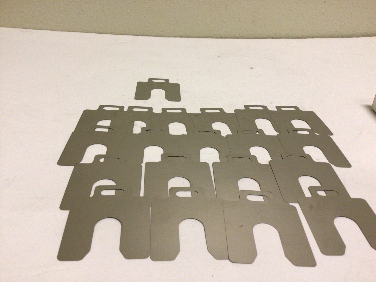 NEW, (LOT OF 20) MAUDLIN PRODUCTS MSA003 A-2 X 2″ X 0.004″,20 PACK SLOTTED SHIM