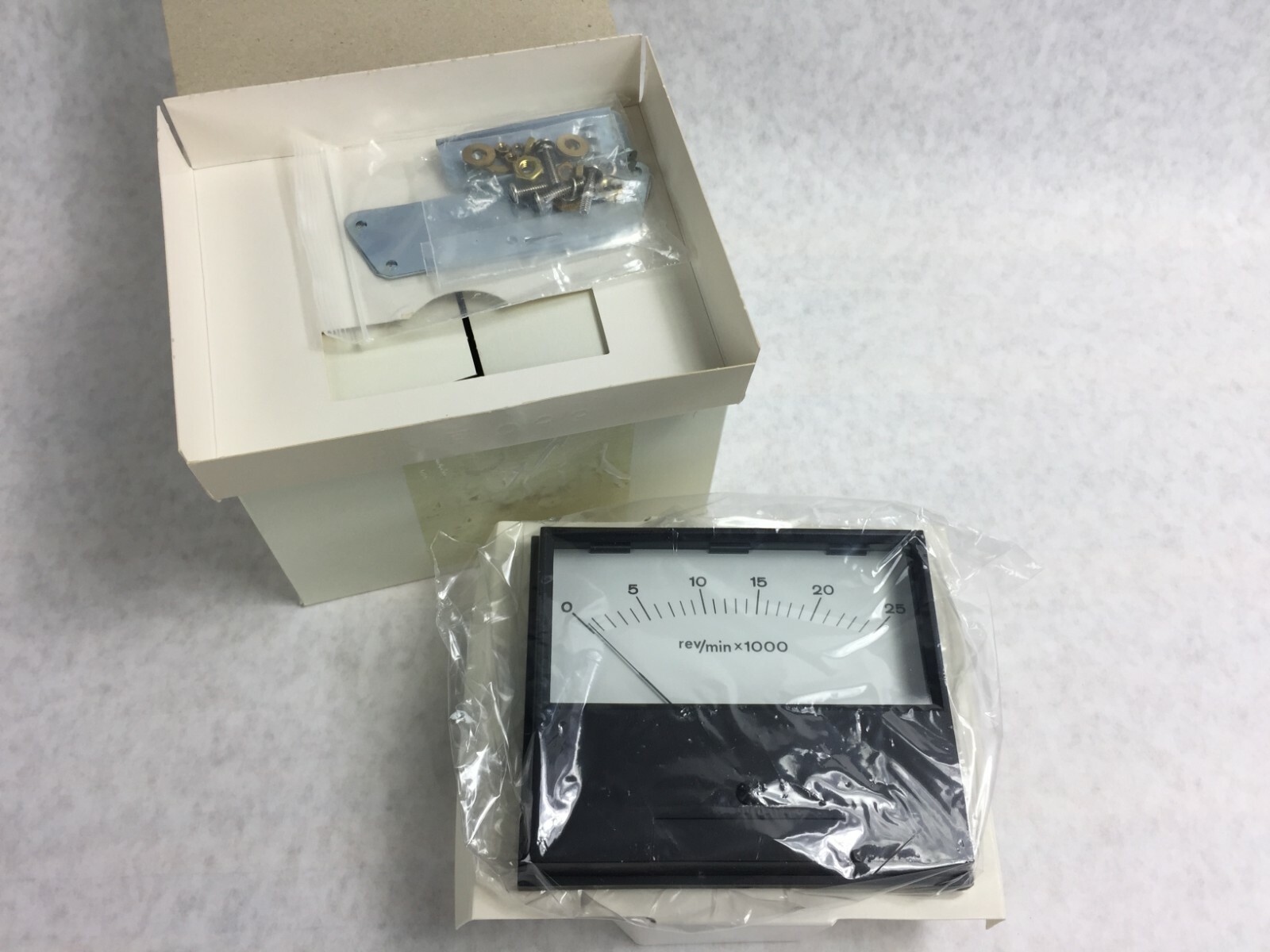 Beede 478046006 FS 25 VAC 25,000 RPM Gauge for RC5 and RC5 B NIB