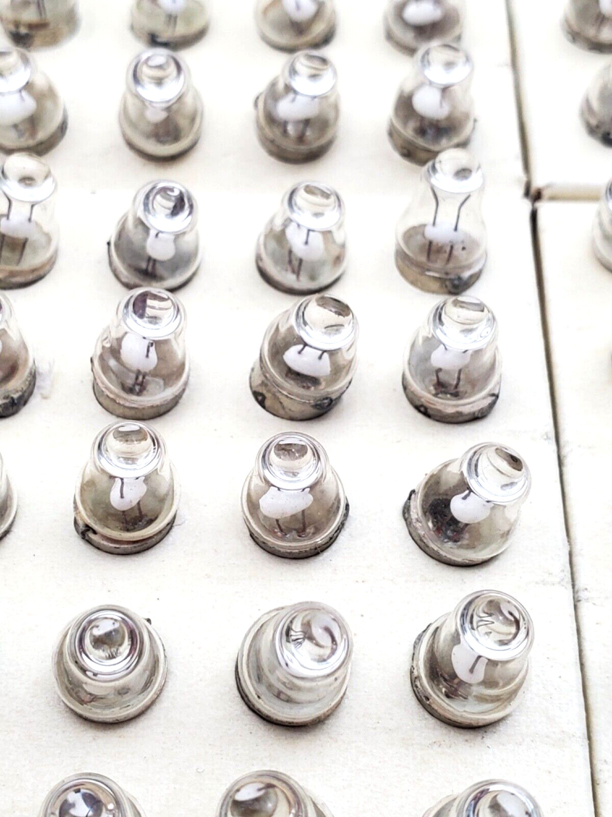 Box of 100 Miniature Lamps 224 2.15 Volt Single Contact Hong Kong