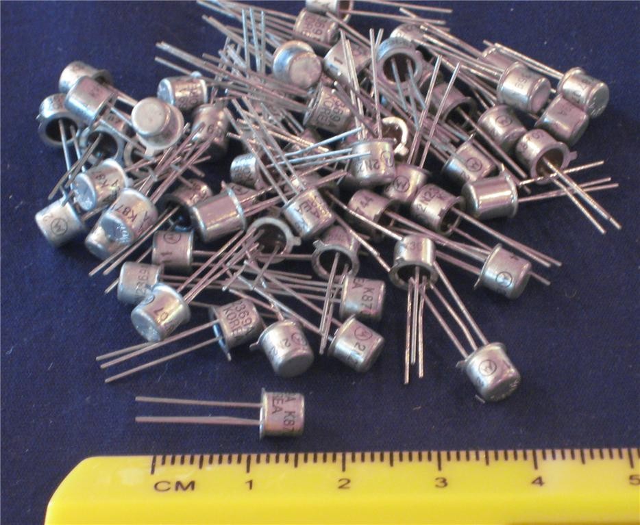 SGS 2N2369A 2N2369 FAST SWITCHING TO-18 TRANSISTORS 2N2369 ( Qty 20 )