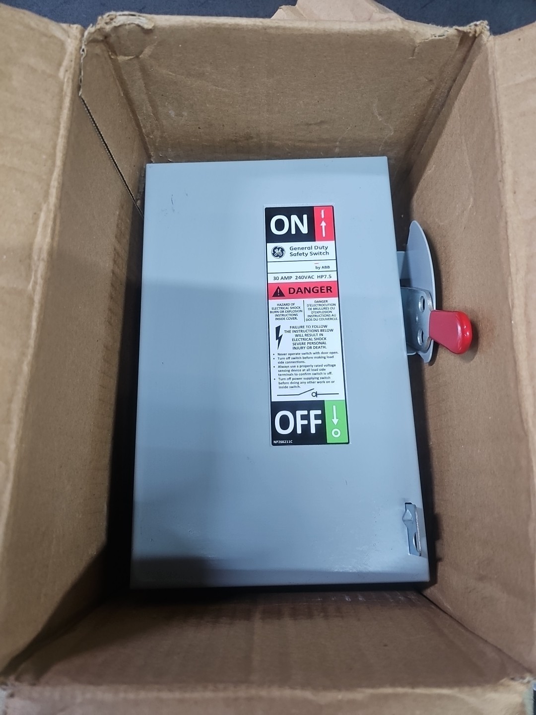 General Electric TGN3321 Non-Fusible Safety Switch 240VAC 30A 3P 3W NEMA 1 NEW