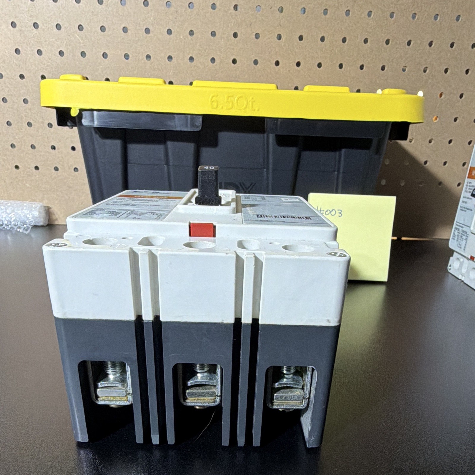 Eaton HFD 65k HFD3040BEP10 Molded Case Circuit Breaker, 3-Pole, 40A, 600V (NNB)