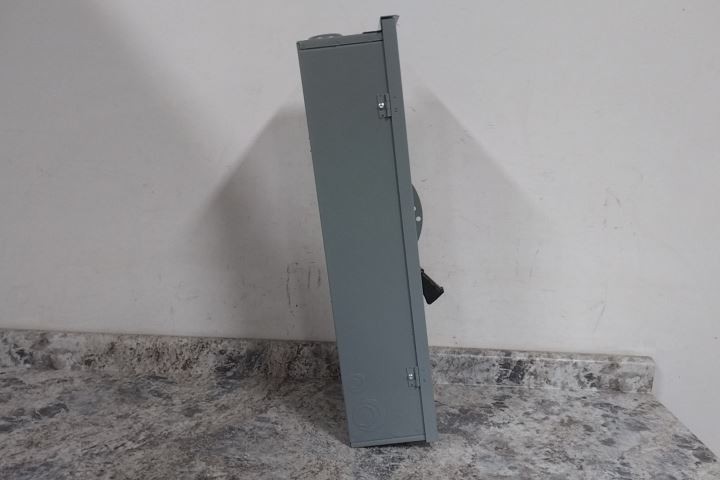 Square D DTU223RB 240VAC 100 A Single Phase Heavy Duty Non-Fusible Safety Switch