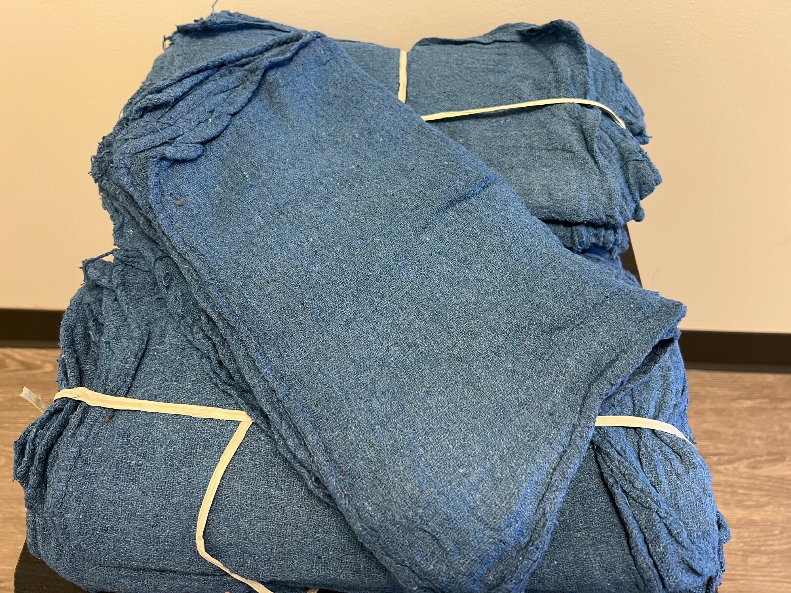 1000 PIECES NEW BLUE INDUSTRIAL SHOP RAGS CLEANING TOWELS 13×14 inches