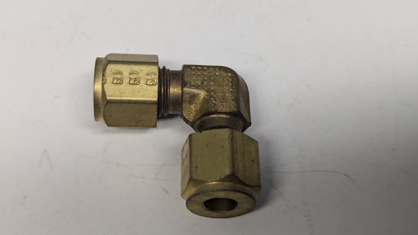 NOS Parker Brass 1/4″ CPI Tube x 1/4″ CPI Tube Union 90° Elbow Fitting 4-4 EBZ-B