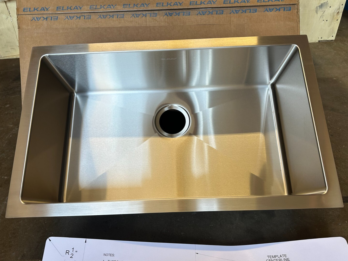 Elkay EFRU2816T – Crosstown 31″ x 18″ x 8″ 1-Bowl U/M 16-Gauge SS Kitchen Sink