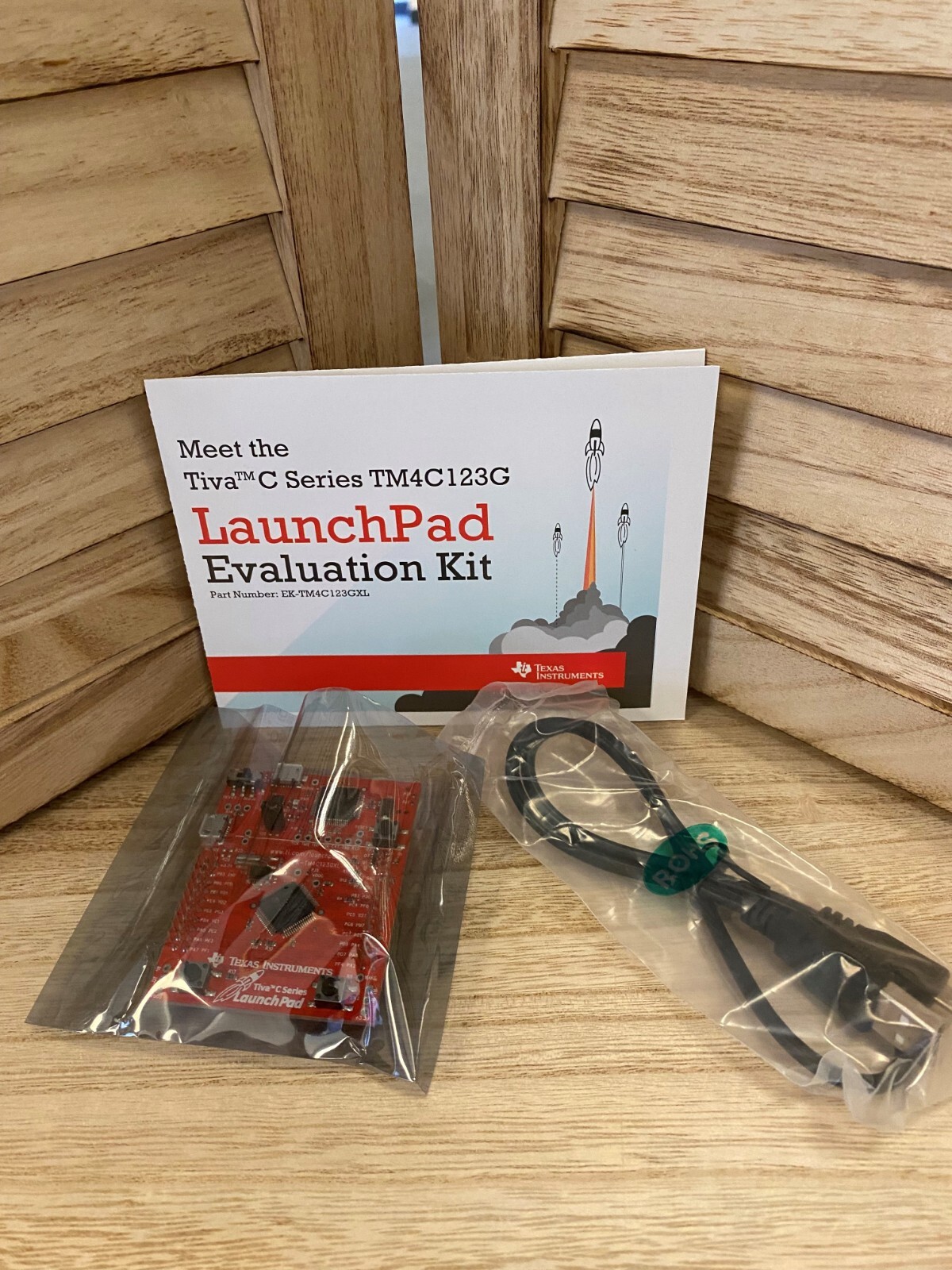 LOT OF 4-TEXAS INSTRUMENTS EK-TM4C123GXL, LAUNCHPAD, TIVA C SERIES, EVAL KIT