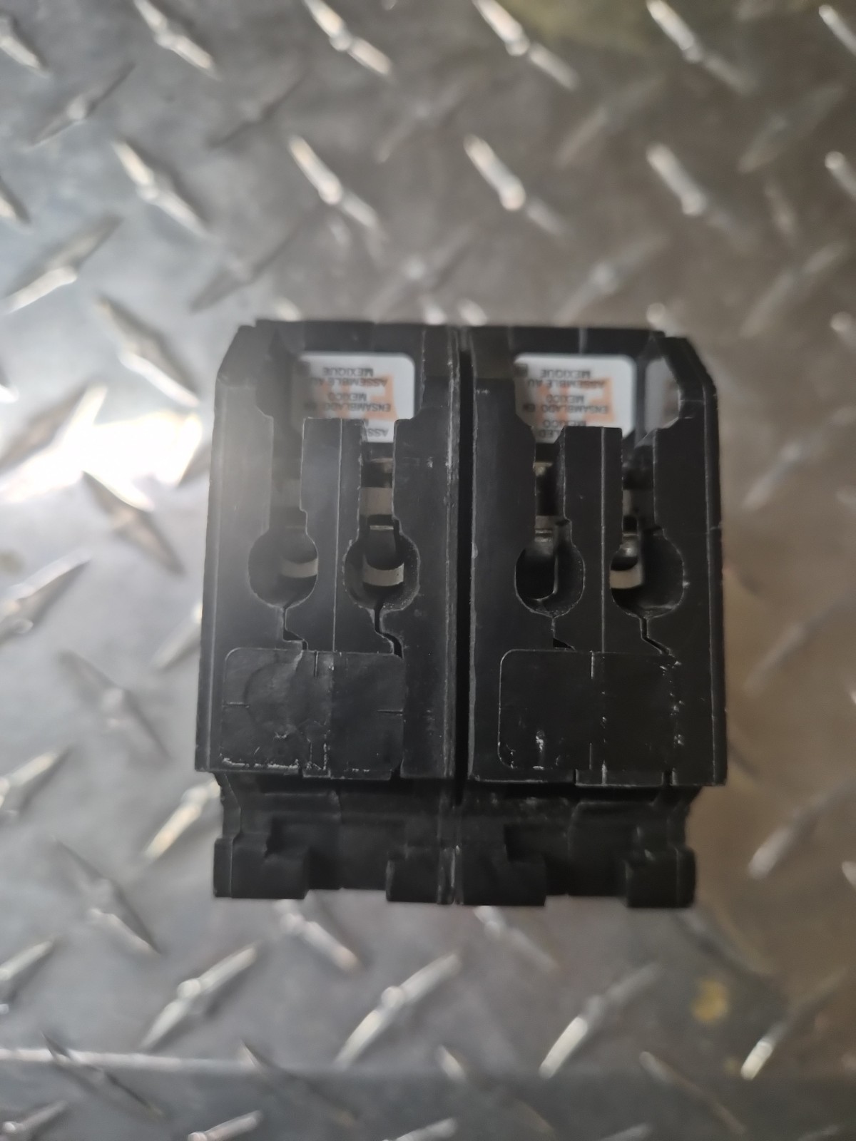 Square D by Schneider HOMT1515220CP 2-15-Amp 1-20-Amp Quad Circuit Breaker