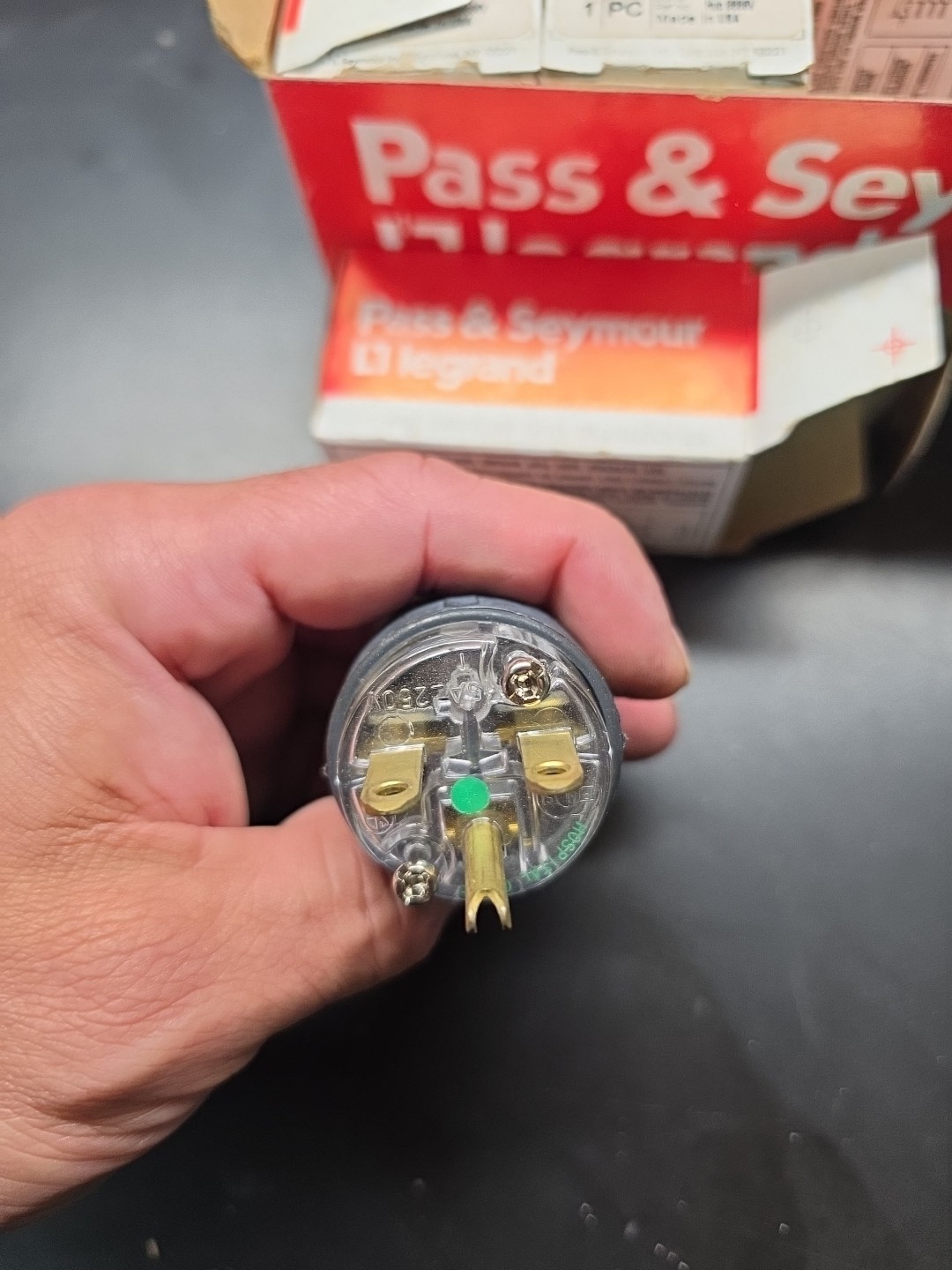 LOT 10 PASS & SEYMOUR 15A-250V STRAIGHT BLADE PLUG, #5666-XHG, 2-POLE 3-WIRE