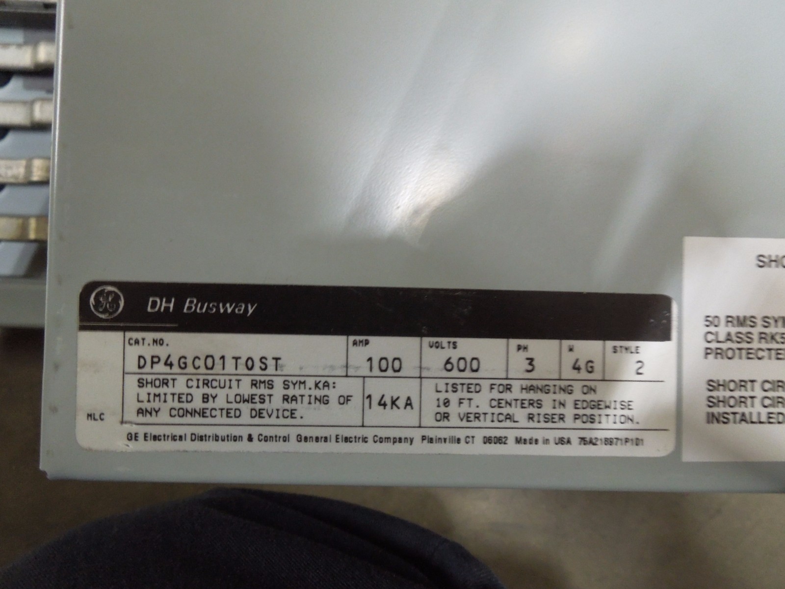 GE DP4GC01TOST End Tap Box Offset Bar 100A 3ph 4W w/ Grnd DH Flex-A-Power Busway