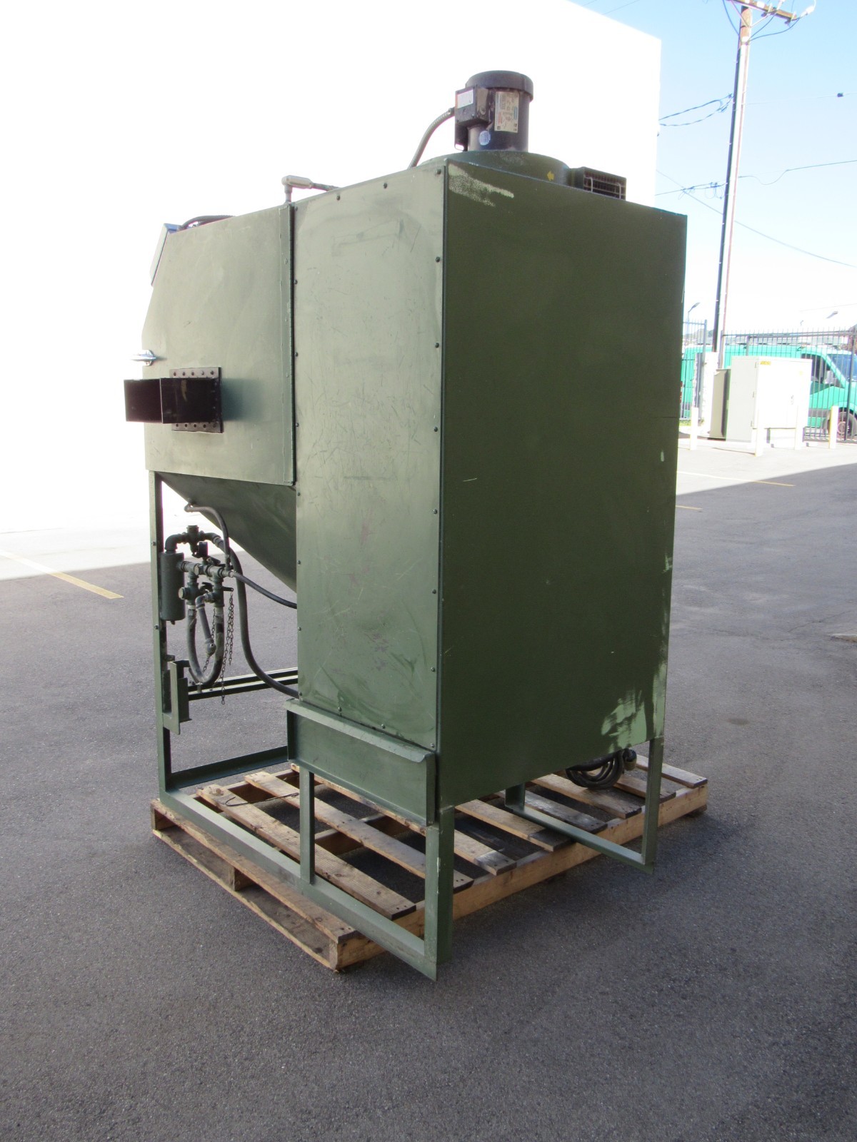 Kelco CH60C 60 x 36 x 30 pressure pot blast cabinet abrasive sand glass bead