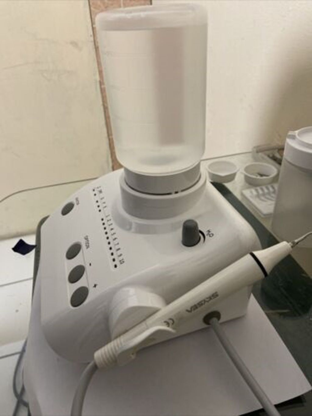 Fit Cavitron Dental Ultrasonic Scaler Machine 2 Bottles with EMS Handpiece Tips