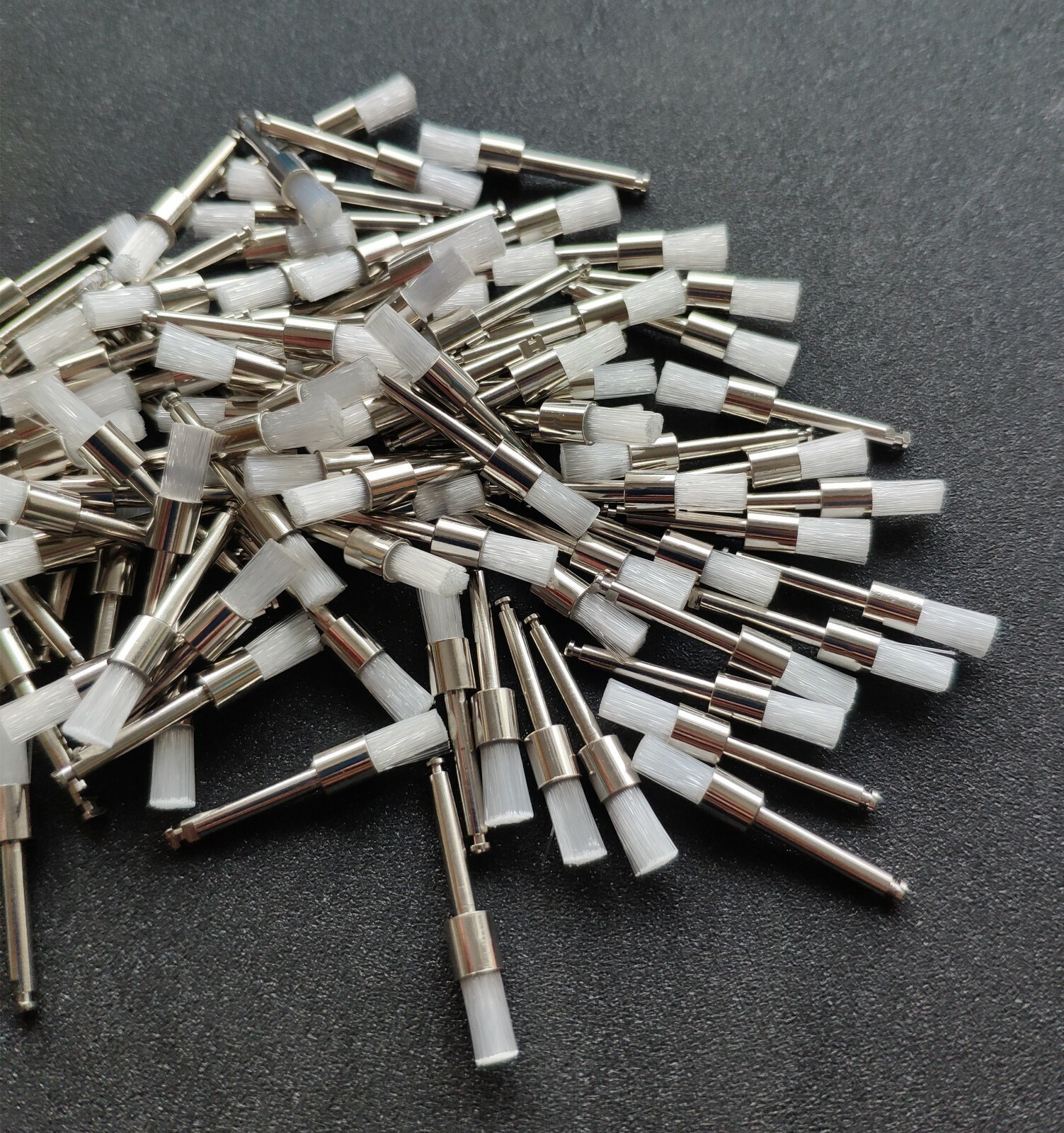 100 Pcs Dental White Nylon Polishing Flat Latch Polisher Prophy Brush Disposable