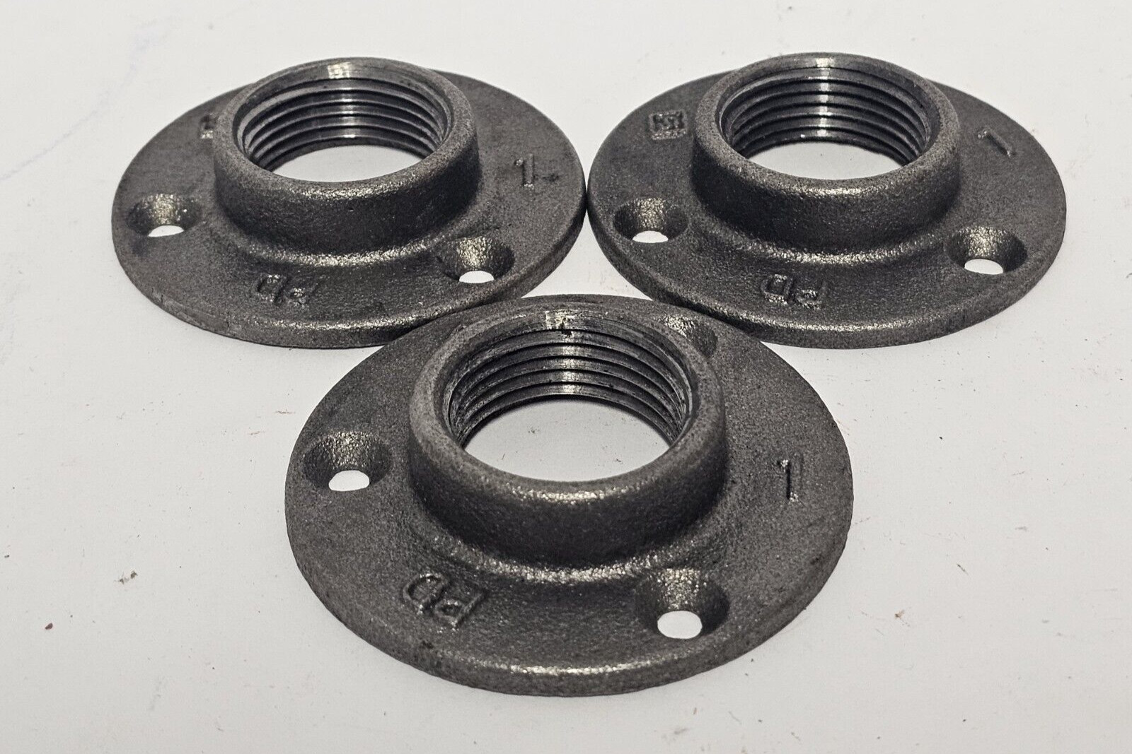 FLOOR FLANGE MALLEABLE IRON 1″ FNPT VIETNAM LOT OF 3