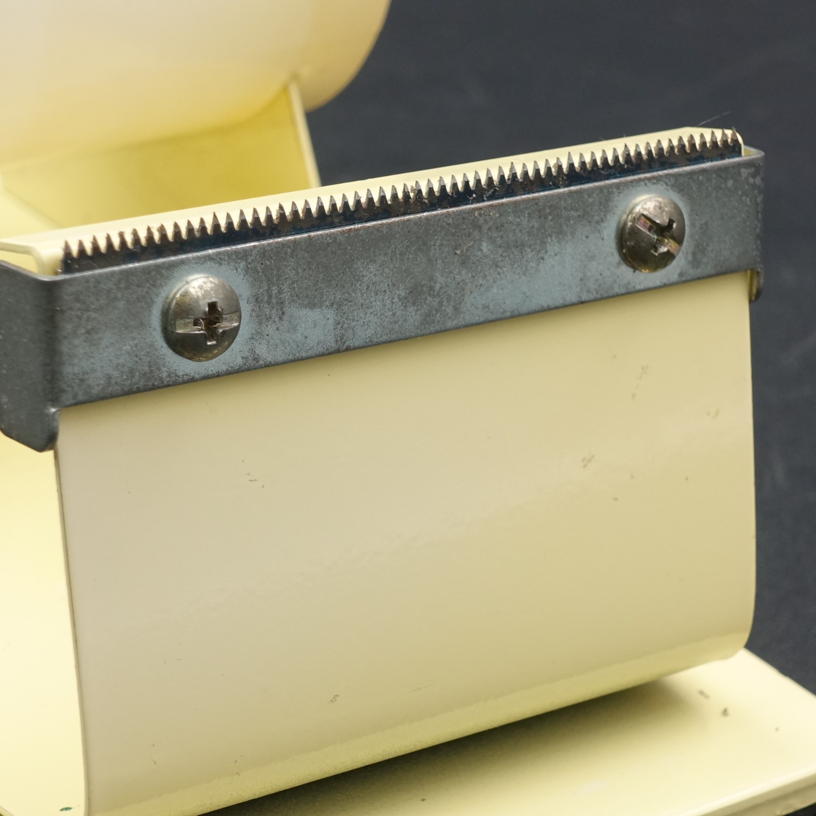 Vtg Steel Desk Tape Dispenser 3.5″ W Roll Heavy Duty Yellow Rubber Feet Taiwan