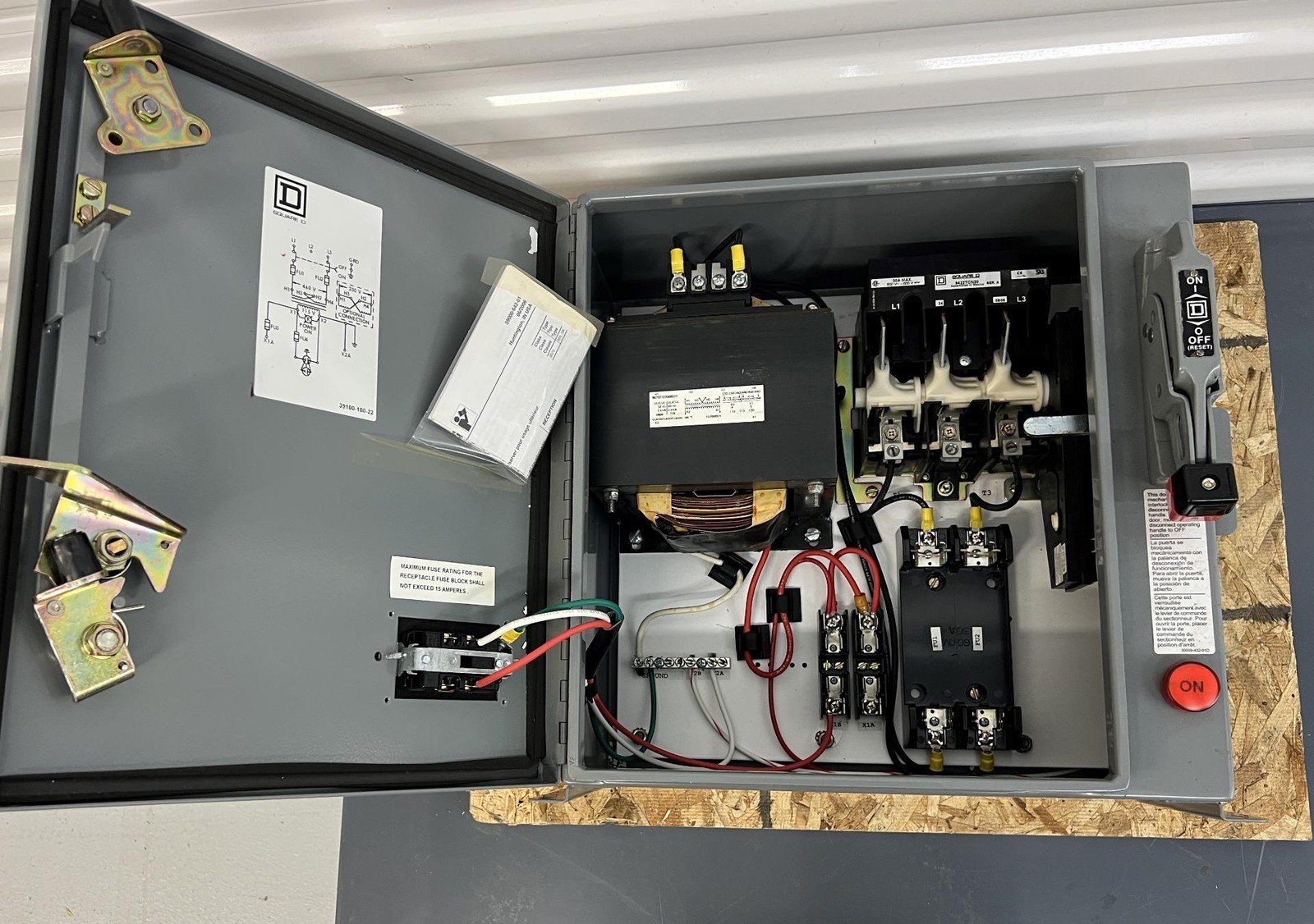 Square D SK2000A3, Transformer Disconnect With 2 KVA Transformer 9070TD2000D1