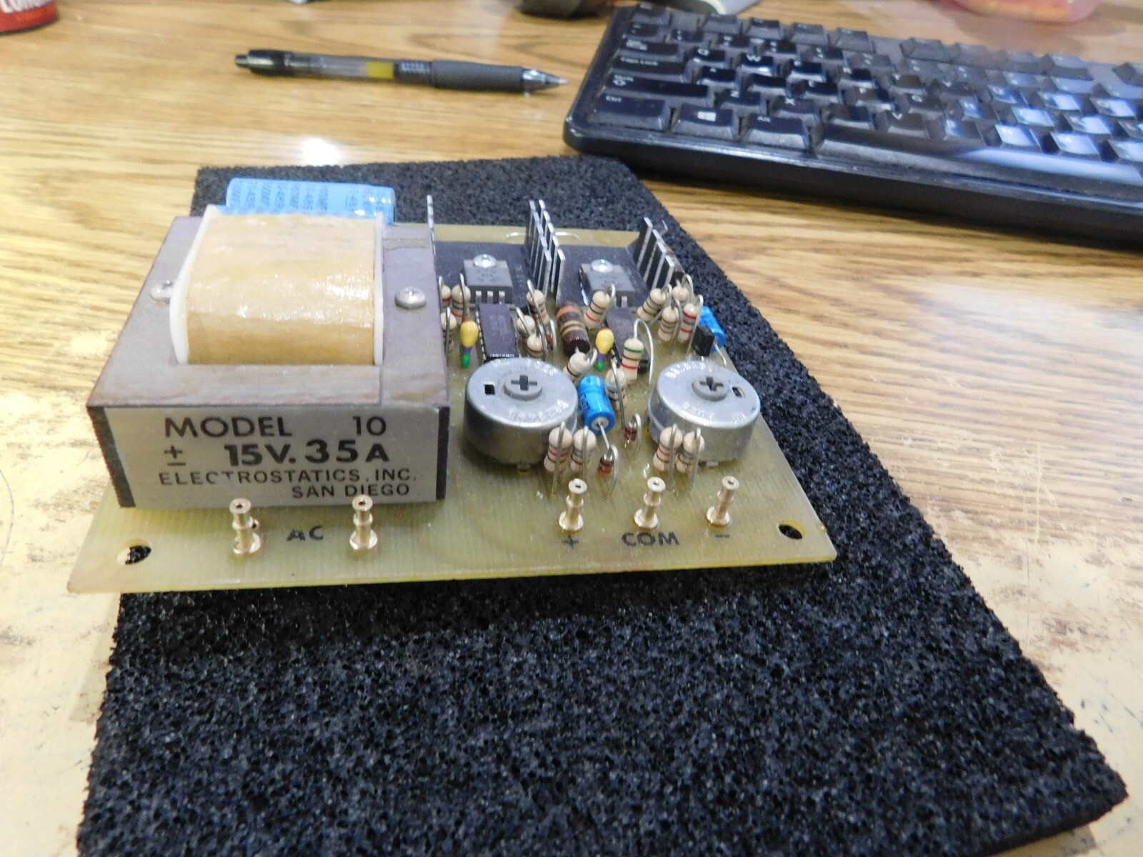 Electrostatic Inc Model 10 Power Supply. 15V, 35A