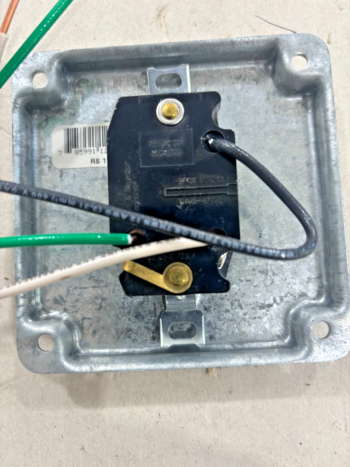 Lot of 8 – P&S L5-15R, 15A 125V Turn-Loc Single Receptacle with Steel Cover