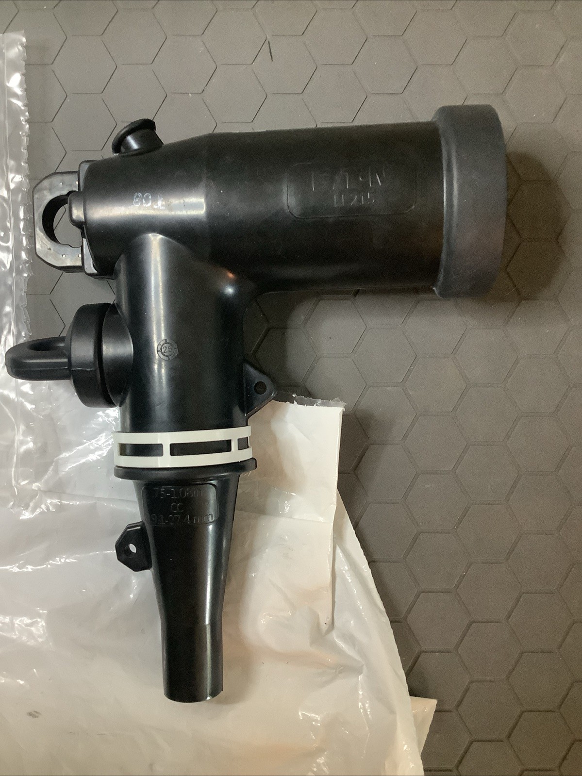 Eaton LE215CC00T 15kV Class 200A 8.3/14.4kV Loadbreak Elbow Test Parts As Shown