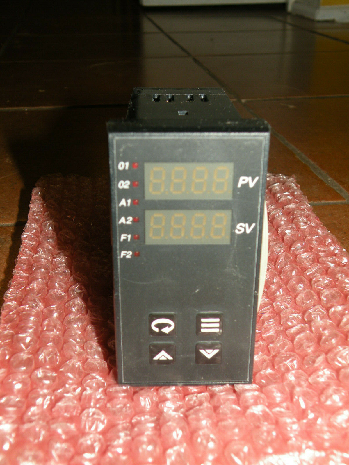 Athena 18DCS0BB0000-AL Temperature Controller Operating Range -100.0 +225.0C