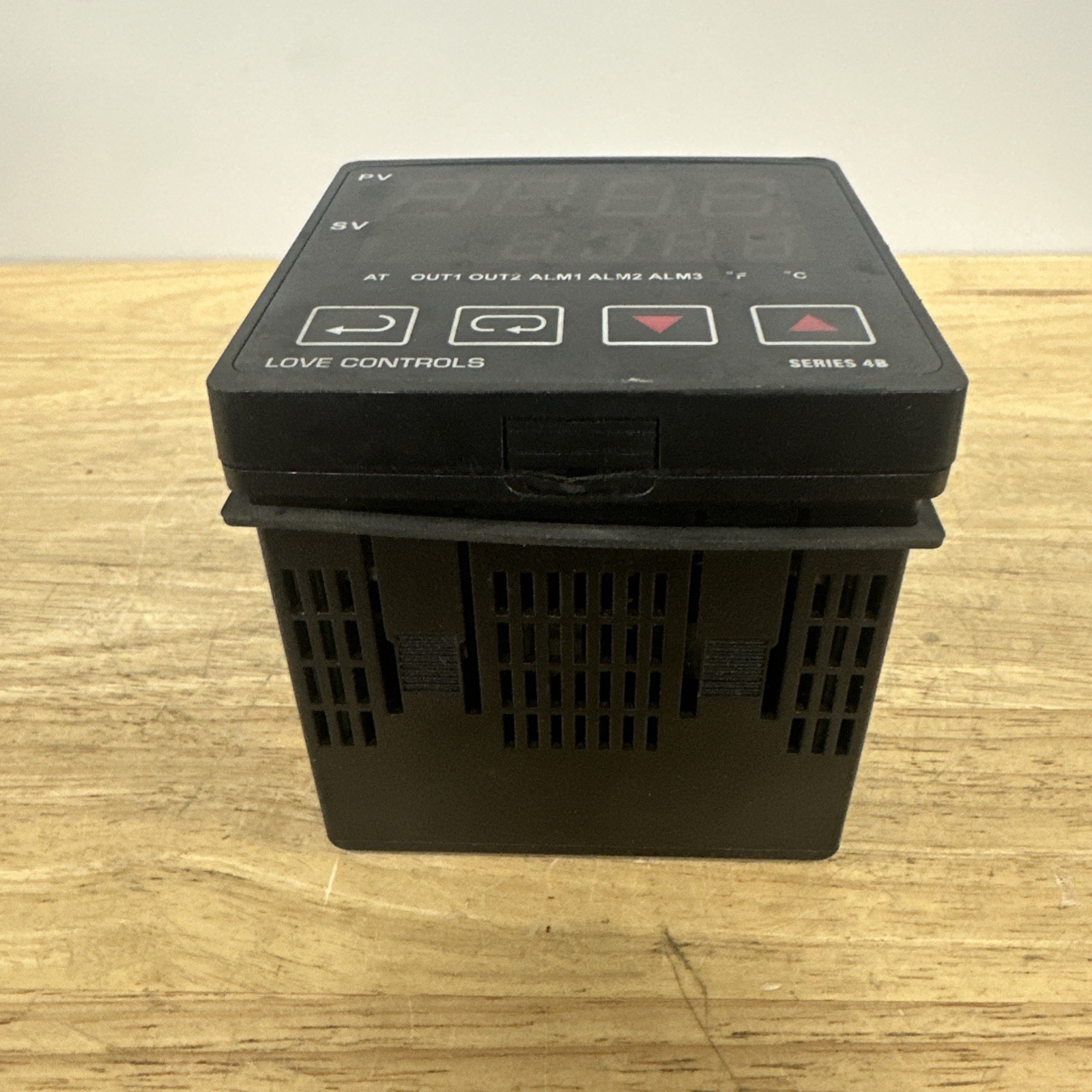 Love Controls 4B-33 Temperature / Process Controller