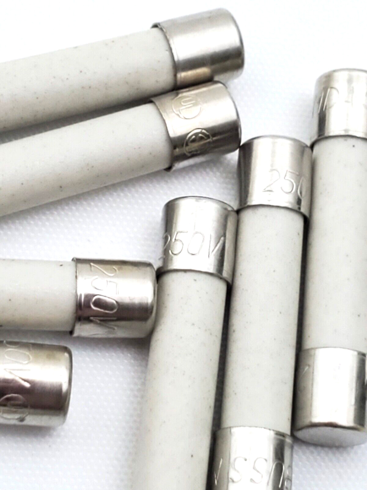 Box of 100 Bussmann MDA5 250 Volt 5 Amp Slow Blow Ceramic Fuses 1/4″ x 1-1/4″