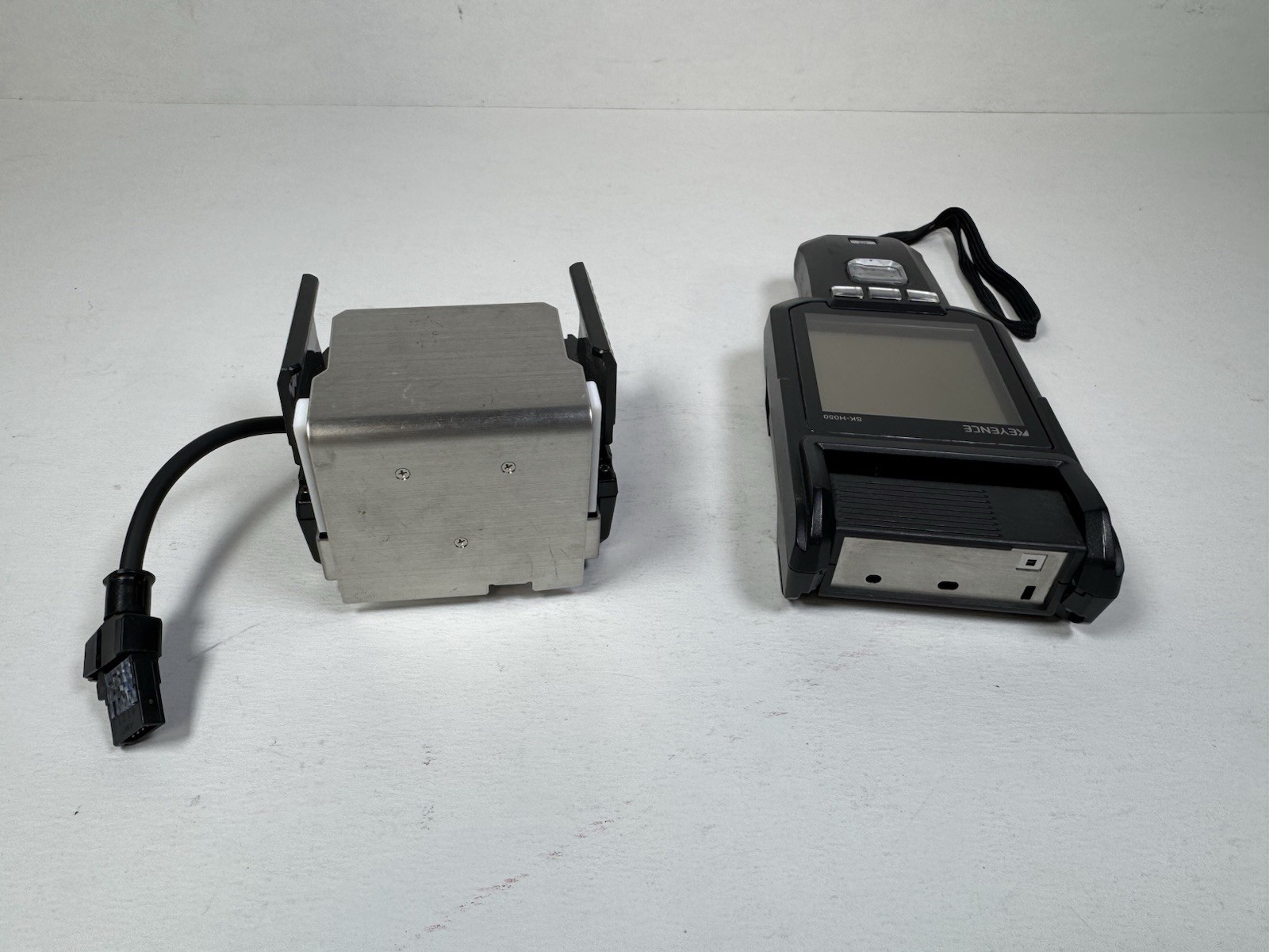 KEYENCE SK-H050 ELECTROSTATIC SENSOR W/ SK-H055 IONIZER MONITORING UNIT