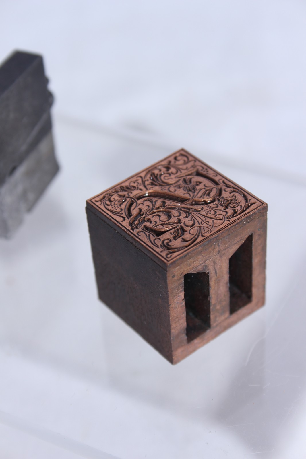 S ANTIQUE CAPITAL LETTER PRINTING BLOCK-ORNATE FLORAL-COPPER ON METAL – Extras