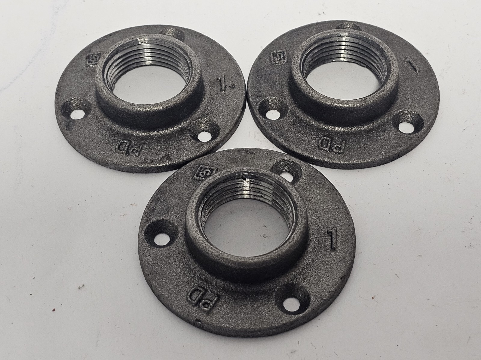 FLOOR FLANGE MALLEABLE IRON 1″ FNPT VIETNAM LOT OF 3