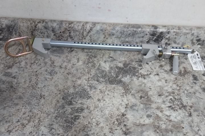 3M DBI-Sala 2108407 2-1/2 to 18 In Flange Width 310 Lb Cap Fixed Beam Anchor