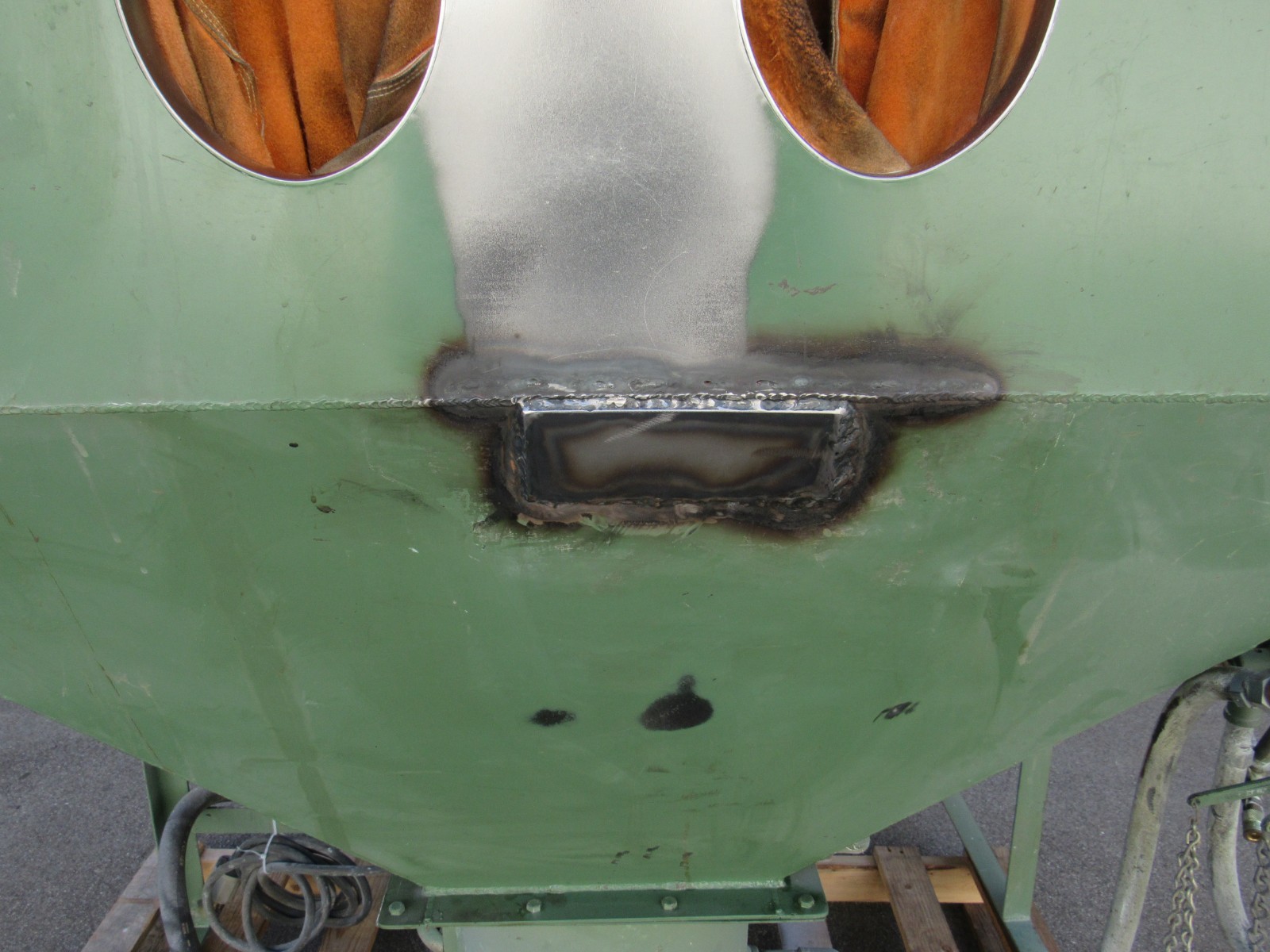 Kelco CH60C 60 x 36 x 30 pressure pot blast cabinet abrasive sand glass bead