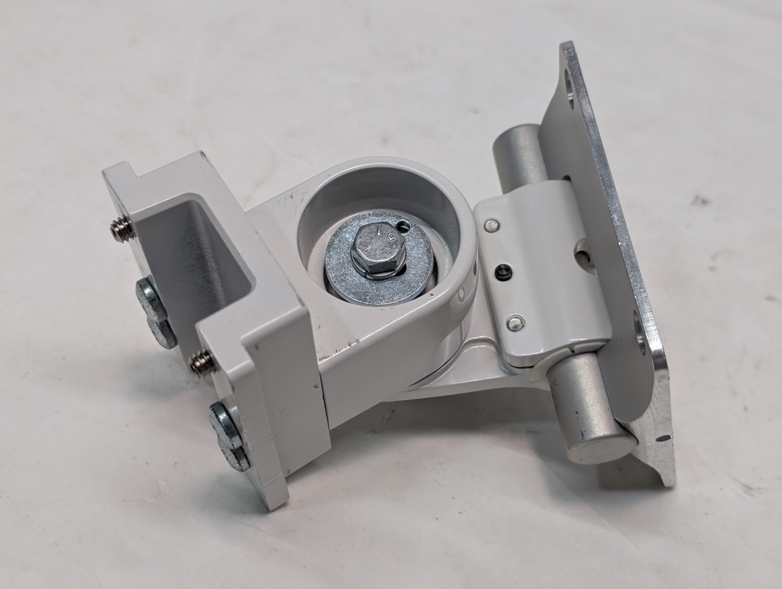 GCX WMM-0001-04 Articulating Wall Mount, max load 30 lbs/14kg, as shown in pics