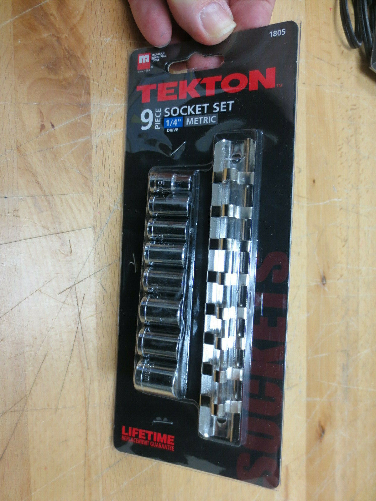 TEKTON 28-Pc, 1/4″ Drive Socket Set with Ratchet (Taiwan)