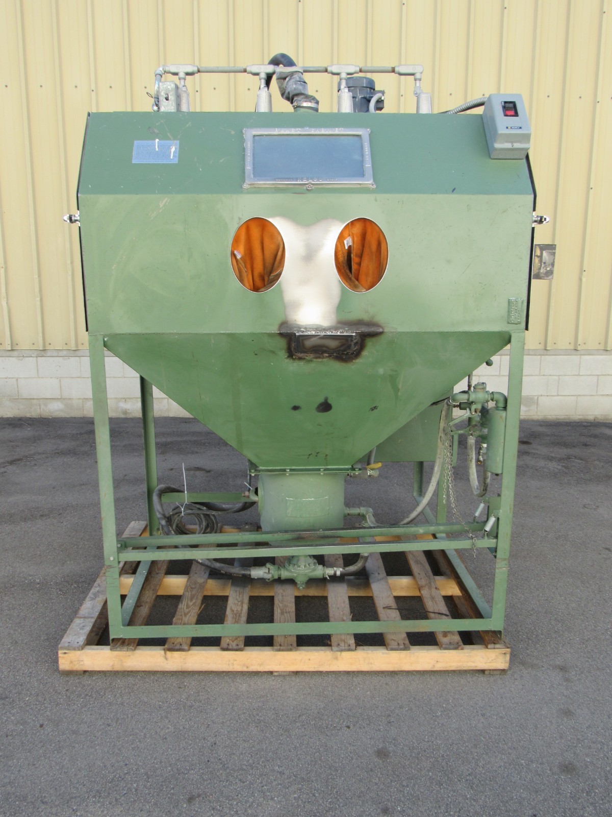Kelco CH60C 60 x 36 x 30 pressure pot blast cabinet abrasive sand glass bead