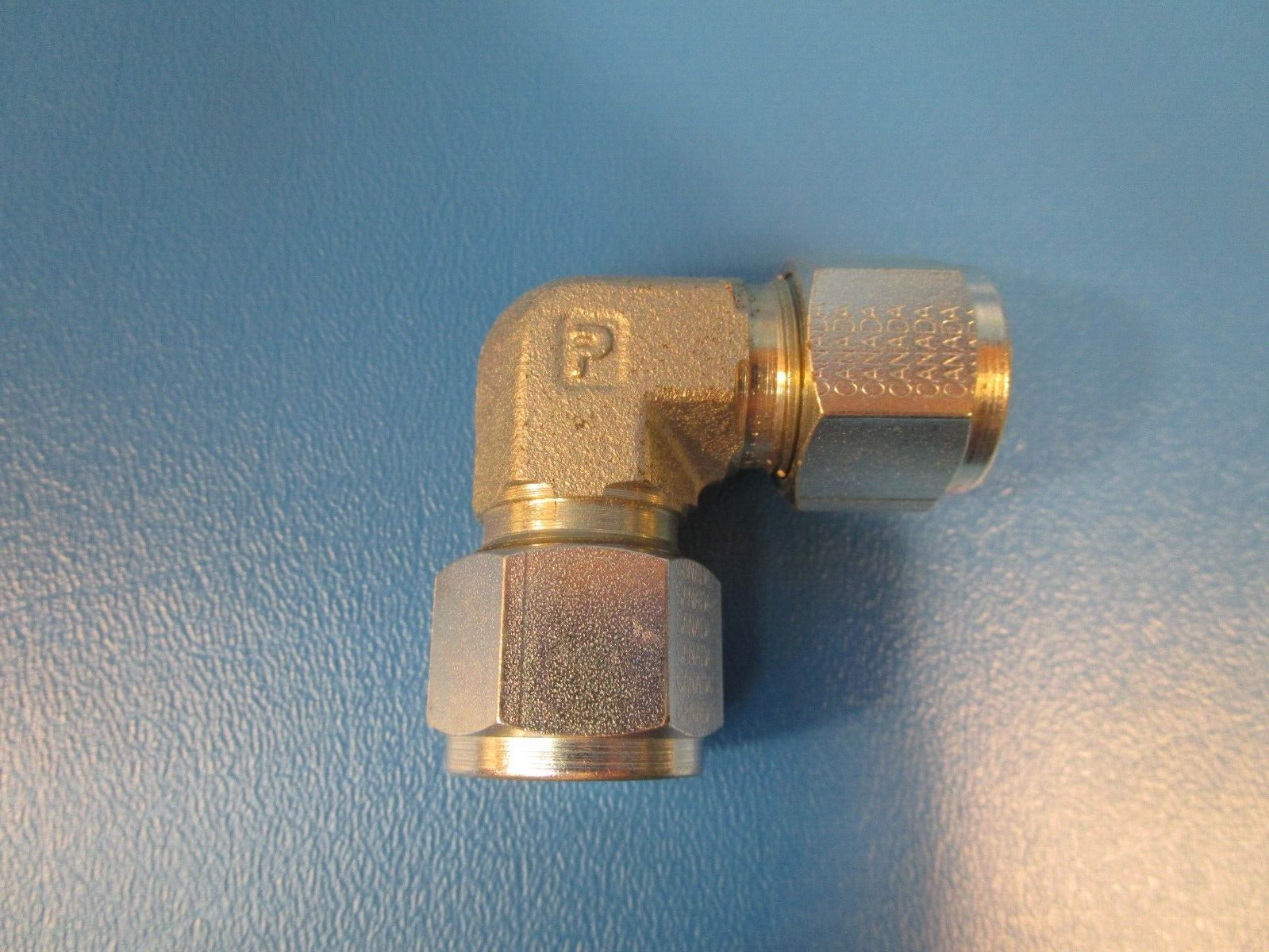 BOX OF 10 PARKER 8-8-EBZ-S, Elbow Union. CPI union elbow, 1/2″ single ferrule