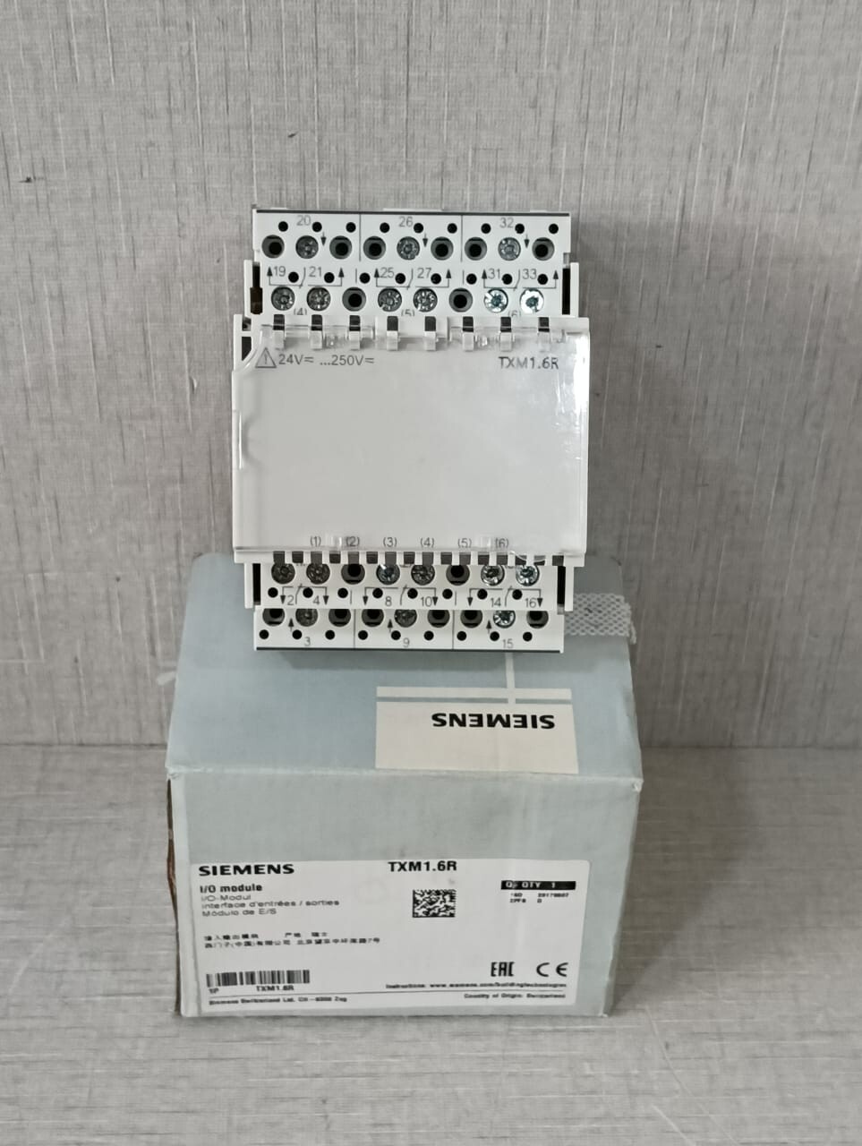SIEMENS TXM1.6R 6 RELAY OUTPUT MODULE 553-141 REV CA- NEW WITH OLD STOCK BOX