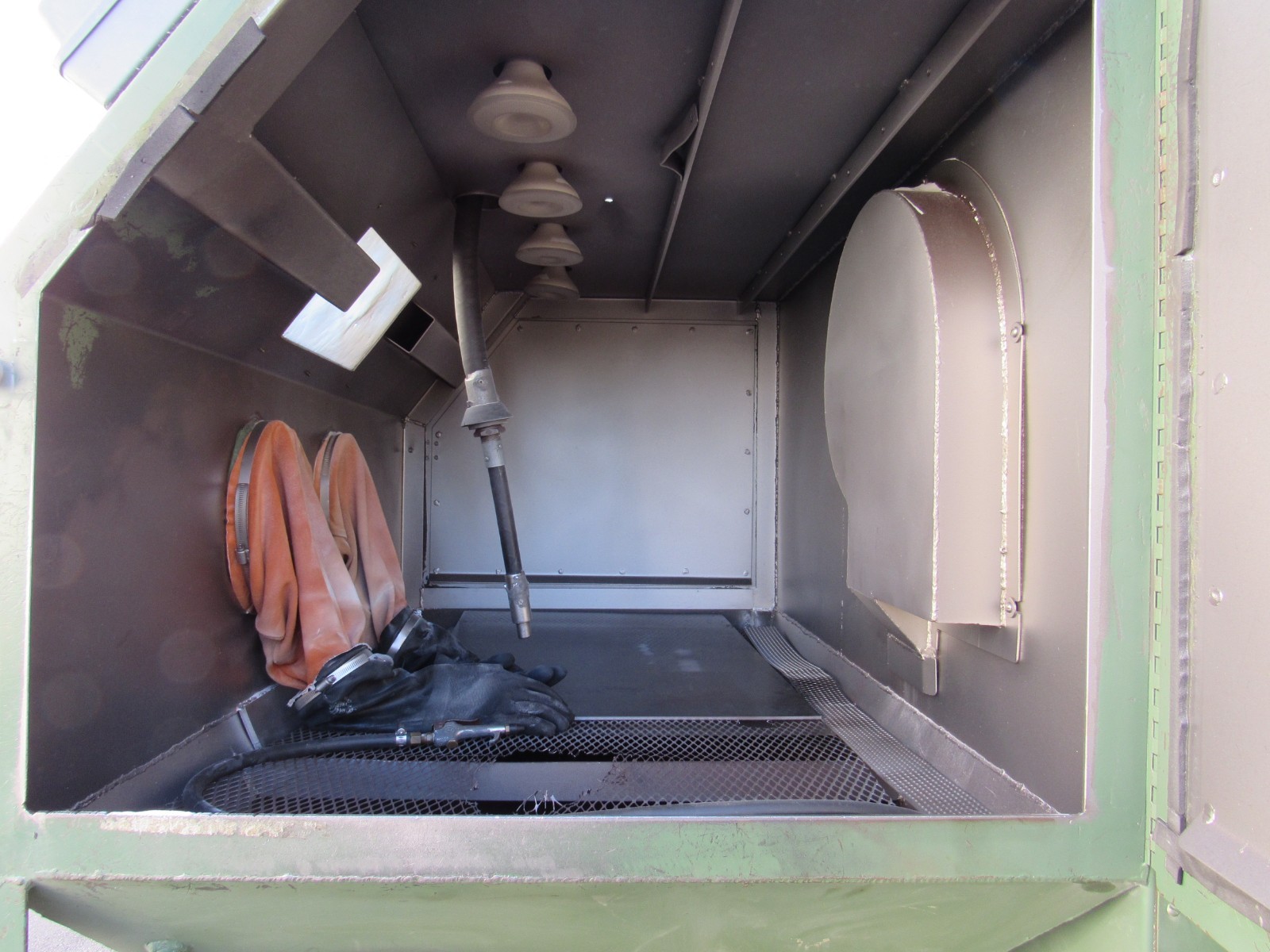 Kelco CH60C 60 x 36 x 30 pressure pot blast cabinet abrasive sand glass bead